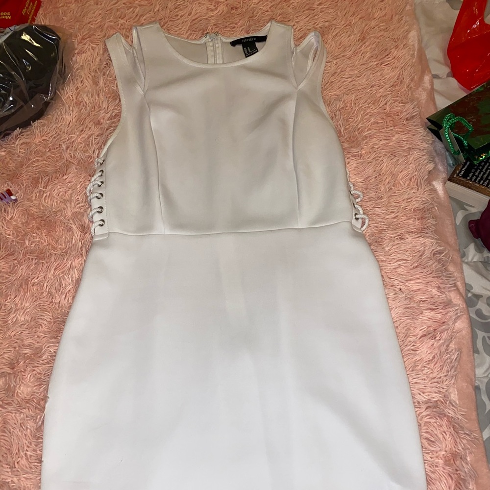 White dress from forever 21